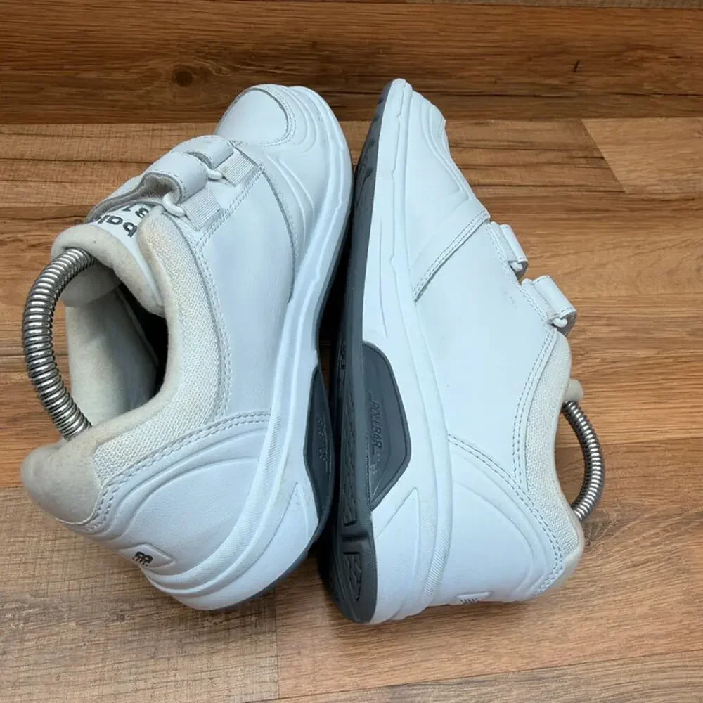 New Balance 813 women Size 9 White Shoes Sneakers
